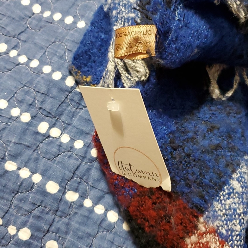 Square scarf - Picture 4 of 4